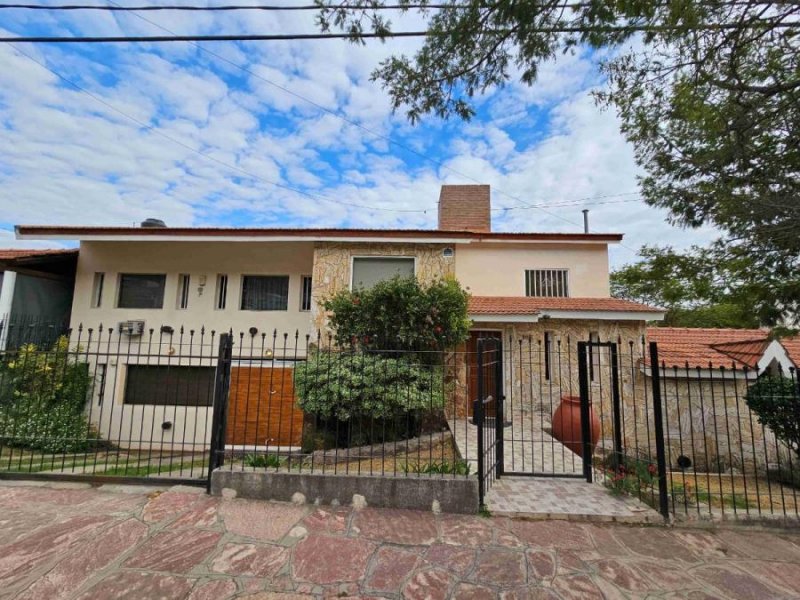 BELLÍSIMA CASA EN VENTA EN VILLA CARLOS PAZ, BARRIO RESIDENCIAL JOSE MUÑOZ, Excelente Entorno