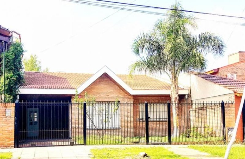 Casa en Venta en  Castelar, Buenos Aires